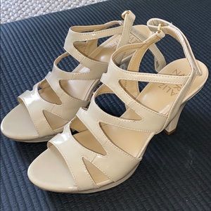 Nude Naturalizer Dianna Sandals Size 8